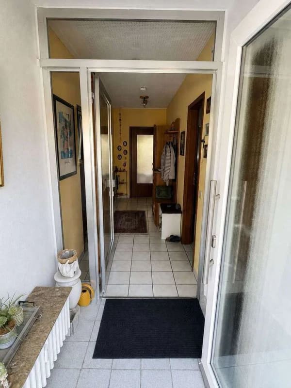 Immobilie in Emmerthal - Zentral & komfortabel wohnen: 3-Zimmer-Erdgeschosswohnnung mit Balkon und eigenem Eingang - Bild 2