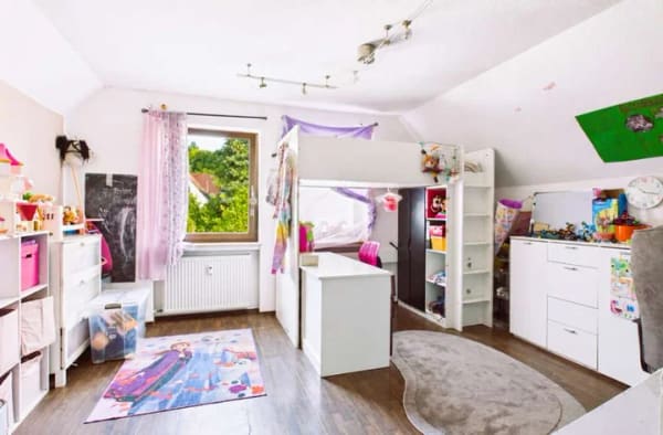 Immobilie in Collenberg - Kapitalanlage : Vermietete Dachgeschosswohnung mit Garten und Garage - Bild 1