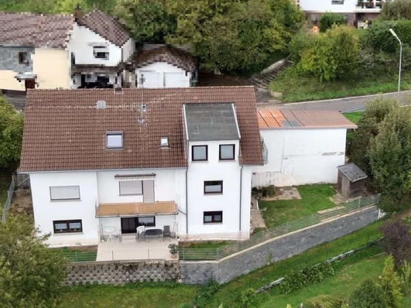 Immobilie in Alsbach - Großzügig wohnen oder clever investieren - Dreifamilienhaus mit attraktiver Stellplatzsituation - Bild 1