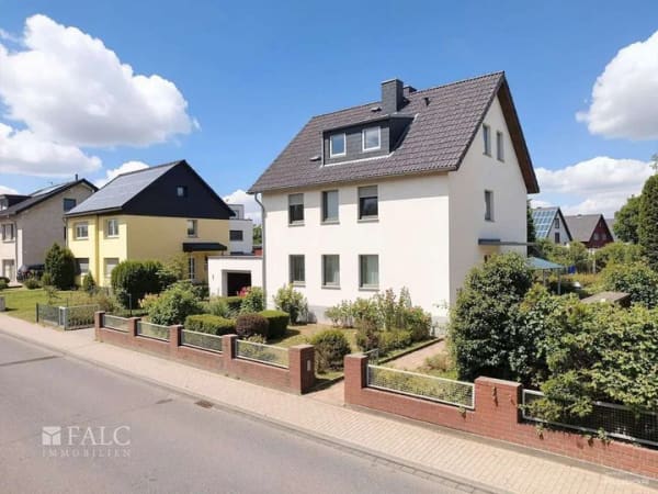 Immobilie in Niederkassel - Charmantes Raumwunder mit Potenzial – großzügiges Wohnhaus mit Garten & Garage auf Erbbaugrundstück - Bild 1