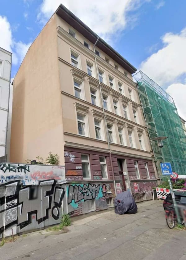 Immobilie in Rostock - Mehrfamilienhaus mit 10 Wohnungen und Portential in der KTV - Bild 0
