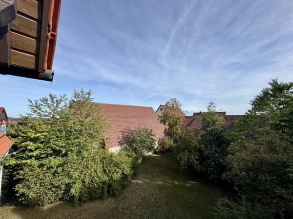 Immobilie in Deckenpfronn - Zentrale 3-Zimmer-Maisonettewohnung mit Balkon und Tiefgaragenstellplatz - Bild 3