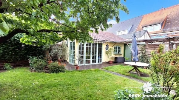 Immobilie in Wörth am Main - BERK Immobilien – Wohnen mit Urlaubsfeeling: Gemütliches Einfamilienhaus mit idyllischem Garten in W - Bild 2