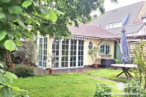 Immobilie in Wörth am Main - BERK Immobilien – Wohnen mit Urlaubsfeeling: Gemütliches Einfamilienhaus mit idyllischem Garten in W - Bild 3