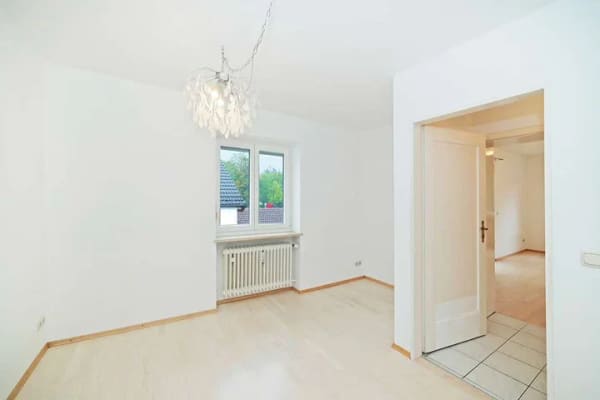 Immobilie in Feldkirchen - Helle 3-Zimmer-Wohnung mit Südost-Balkon, Garage und Stellplatz - Bild 1