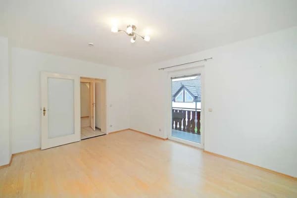 Immobilie in Feldkirchen - Helle 3-Zimmer-Wohnung mit Südost-Balkon, Garage und Stellplatz - Bild 2