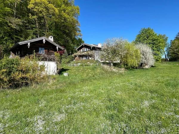 Immobilie in Burgkirchen an der Alz - Gelegenheit!  Bauernhaus mit Charme, Zuhaus, zusätzliches Nebengebäude  u.  ca. 9240 qm Grundstück - Bild 1