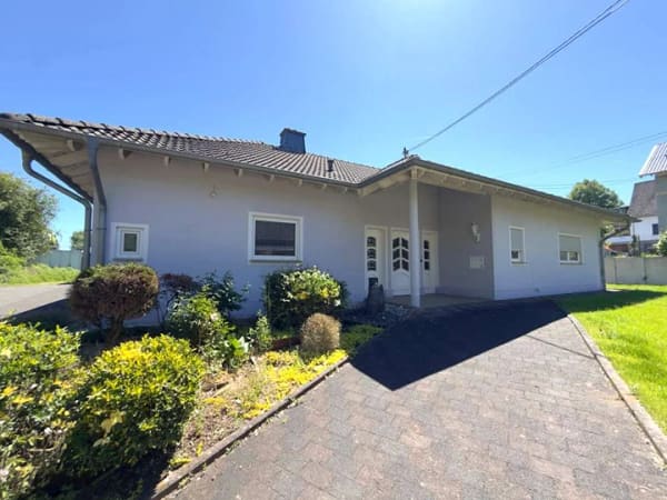 Immobilie in Dierdorf - großzügiger Bungalow mit Doppelgarage in ruhiger Lage - Bild 0