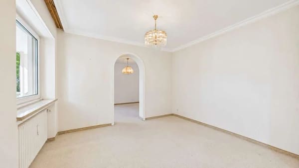 Immobilie in Grünwald - HEGERICH: Zwei Wohnebenen, sechs Zimmer, Südwestbalkon – einzigartige Etagenwohnung in Grünwald - Bild 4