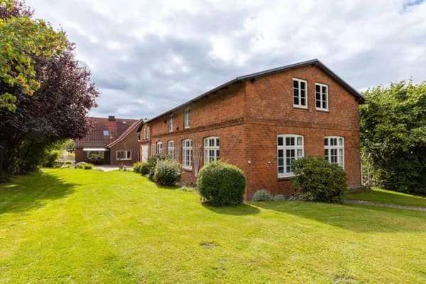 Immobilie in Steinburg - Charmantes Haus, einzigartige 150 m² Halle & wunderschöner Garten – besonders wohnen in Eichede - Bild 1