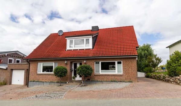 Immobilie in Steinburg - Charmantes Haus, einzigartige 150 m² Halle & wunderschöner Garten – besonders wohnen in Eichede - Bild 2