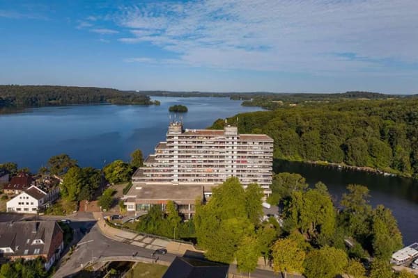 Immobilie in Malente - 1-Zimmer-Eigentumswohnung mit Balkon, Dieksee-Blick & Tiefgaragenstellplatz - Bild 0