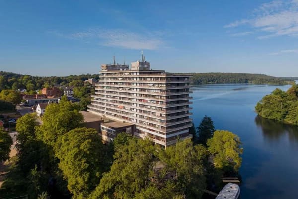 Immobilie in Malente - 1-Zimmer-Eigentumswohnung mit Balkon, Dieksee-Blick & Tiefgaragenstellplatz - Bild 1