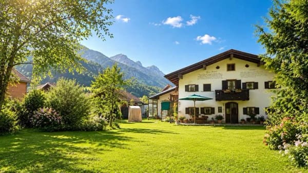 Immobilie in Inzell - Seltene Gelegenheit in Inzell – Denkmalgeschütztes Bauernhaus mit großem Grundstück & Bergblick - Bild 0
