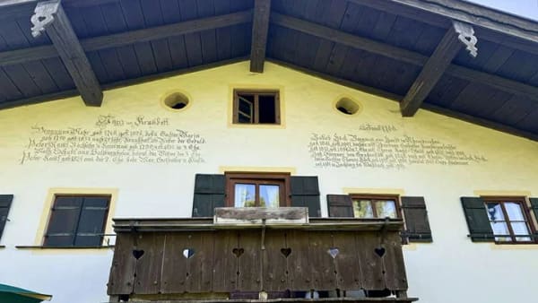 Immobilie in Inzell - Seltene Gelegenheit in Inzell – Denkmalgeschütztes Bauernhaus mit großem Grundstück & Bergblick - Bild 2