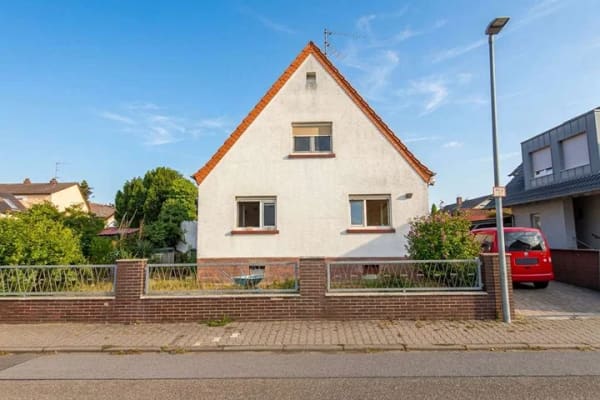 Immobilie in Biblis - Einfamilienhaus mit großem Garten, Garage und vielseitigem Nebengebäude in Biblis-Nordheim - Bild 0