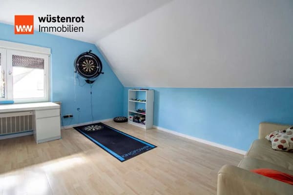 Immobilie in Biblis - Einfamilienhaus mit großem Garten, Garage und vielseitigem Nebengebäude in Biblis-Nordheim - Bild 1