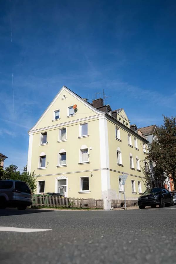 Immobilie in Hof - Attraktives Mehrfamilienhaus mit 8 Wohneinheiten - Bild 0