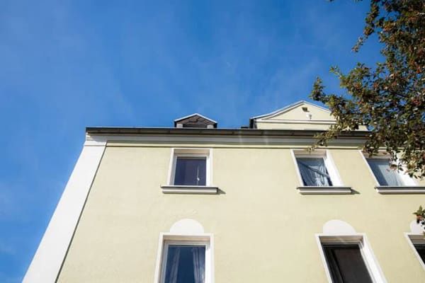 Immobilie in Hof - Attraktives Mehrfamilienhaus mit 8 Wohneinheiten - Bild 2