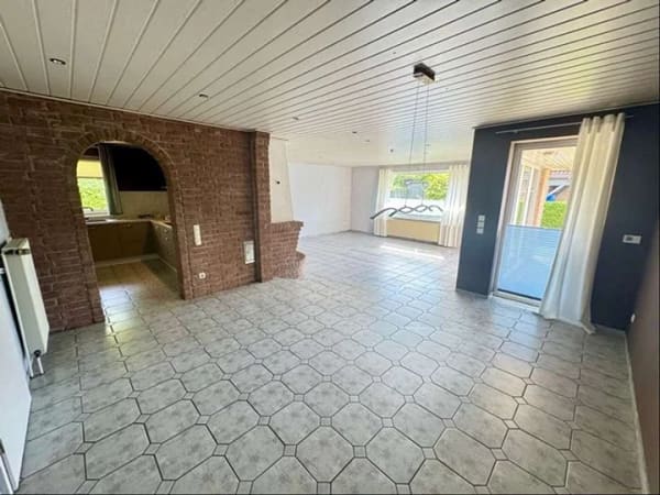 Immobilie in Münsterdorf - Toller Bungalow mit gr. Raum im DG, in ruhiger Lage mit schönem Grundstück - Bild 2