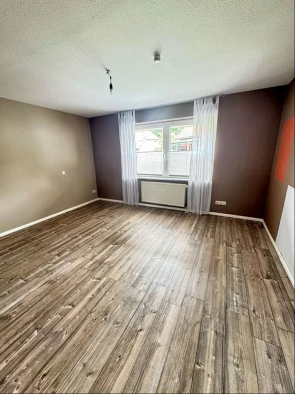 Immobilie in Münsterdorf - Toller Bungalow mit gr. Raum im DG, in ruhiger Lage mit schönem Grundstück - Bild 4