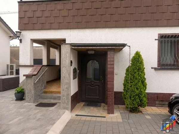 Immobilie in Waghäusel - Ein- bis Zweifamilienhaus mit ausbaufähigem Speicher - Bild 1