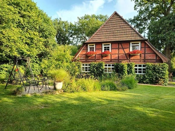 Immobilie in Bendestorf - Historisches Fachwerkhaus mit vielseitiger Aufteilung
auf 1.625 m² im Herzen von Bendestorf - Bild 1
