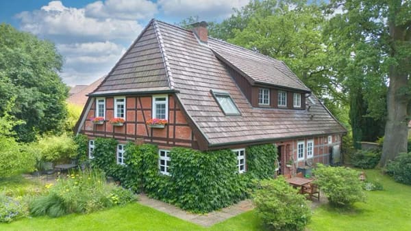 Immobilie in Bendestorf - Historisches Fachwerkhaus mit vielseitiger Aufteilung
auf 1.625 m² im Herzen von Bendestorf - Bild 2