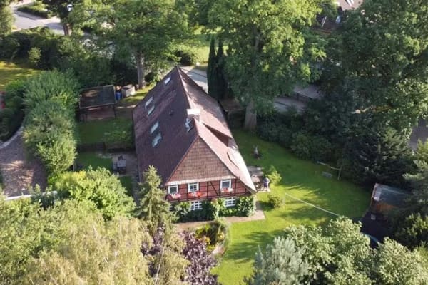 Immobilie in Bendestorf - Historisches Fachwerkhaus mit vielseitiger Aufteilung
auf 1.625 m² im Herzen von Bendestorf - Bild 3