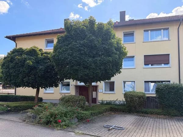 Immobilie in Waldkirch - Wohnen im Herzen der Stadt -  gepflegte 2-Zimmer Eigentumswohnung mit sonnigem Balkon  - Bild 1