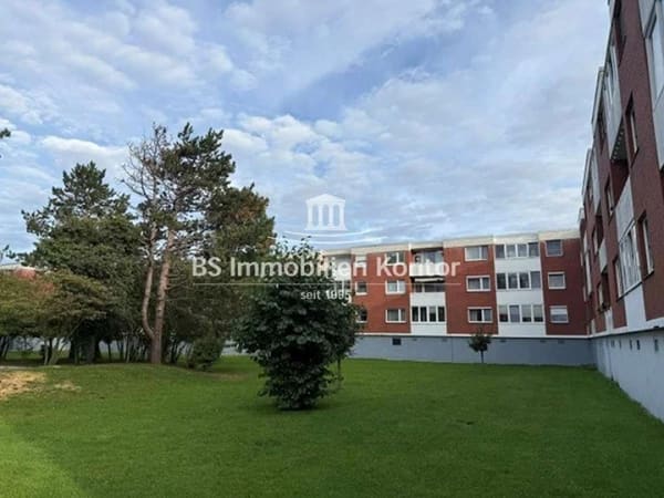 Immobilie in Emden - Großzügige 4-Zimmer-Wohnung mit zwei verglasten Balkonen – ideal zur Eigennutzung oder als Kapitalan - Bild 1