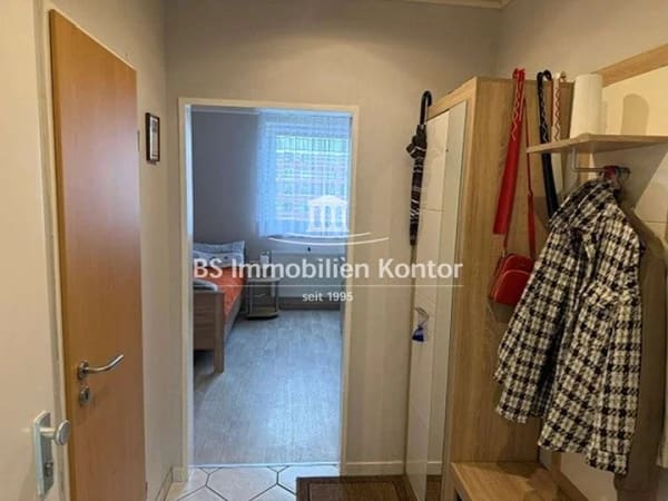 Immobilie in Emden - Großzügige 4-Zimmer-Wohnung mit zwei verglasten Balkonen – ideal zur Eigennutzung oder als Kapitalan - Bild 2