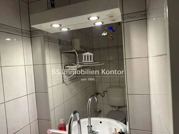 Immobilie in Emden - Großzügige 4-Zimmer-Wohnung mit zwei verglasten Balkonen – ideal zur Eigennutzung oder als Kapitalan - Bild 3