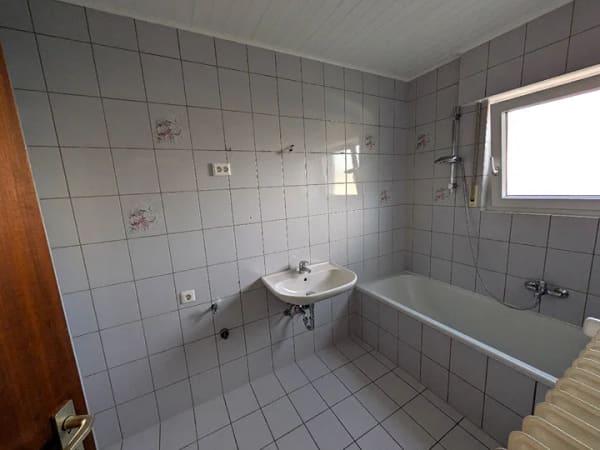 Immobilie in Graben-Neudorf - Begehrte Erdgeschosswohnung mit Einzelgarage in Graben - Sofort Frei - Bild 3