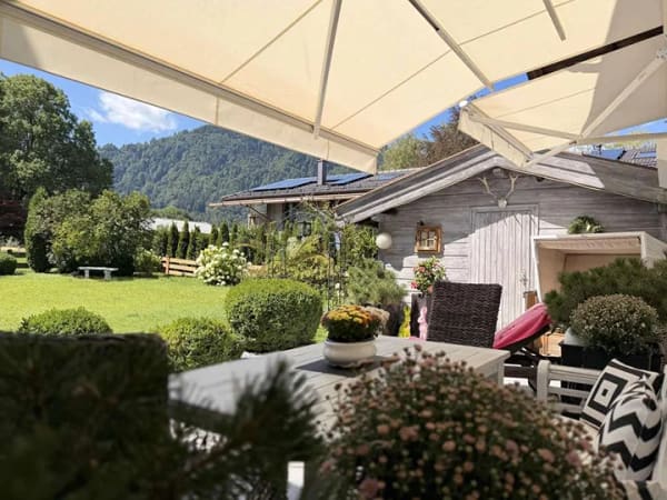 Immobilie in Rottach-Egern - Weitläufig Wohnen mit Reiheneckhaus-Charakter! Panoramablick in der Aribostraße, Rottach-Egern  - Bild 2