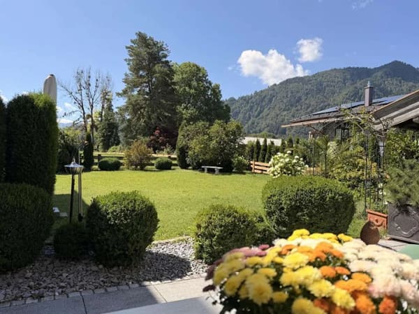 Immobilie in Rottach-Egern - Weitläufig Wohnen mit Reiheneckhaus-Charakter! Panoramablick in der Aribostraße, Rottach-Egern  - Bild 3
