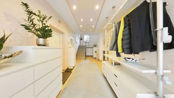 Immobilie in Schöllnach - Luxuriöses Einfamilienhaus Mehrfamilienhaus Wohnhaus mit Einliegerwohnung im Zentrum von Schöllnach - Bild 1