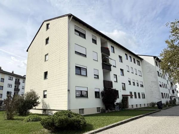 Immobilie in Trostberg - *Jetzt gleich einziehen*
Wunderschön sanierte 3-Zimmer-Wohnung mit TG-Stellplatz in ruhiger Lage - Bild 1