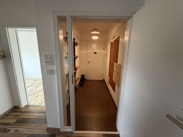 Immobilie in Trostberg - *Jetzt gleich einziehen*
Wunderschön sanierte 3-Zimmer-Wohnung mit TG-Stellplatz in ruhiger Lage - Bild 2