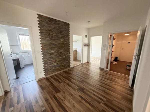 Immobilie in Trostberg - *Jetzt gleich einziehen*
Wunderschön sanierte 3-Zimmer-Wohnung mit TG-Stellplatz in ruhiger Lage - Bild 3