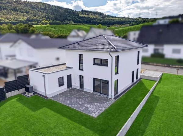 Immobilie in Riol - RIOL: Neubau mit Weitblick – modernes Einfamilienhaus auf großzügigem Grundstück - Bild 0