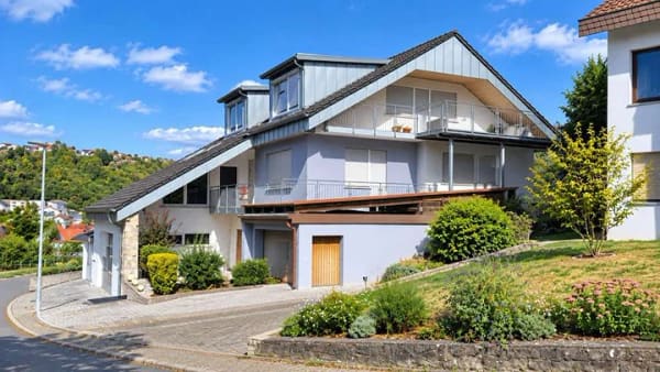 Immobilie in Grünsfeld - Wohnhaus mit traumhafter Aussicht – viel Platz für die Familie! - Bild 1