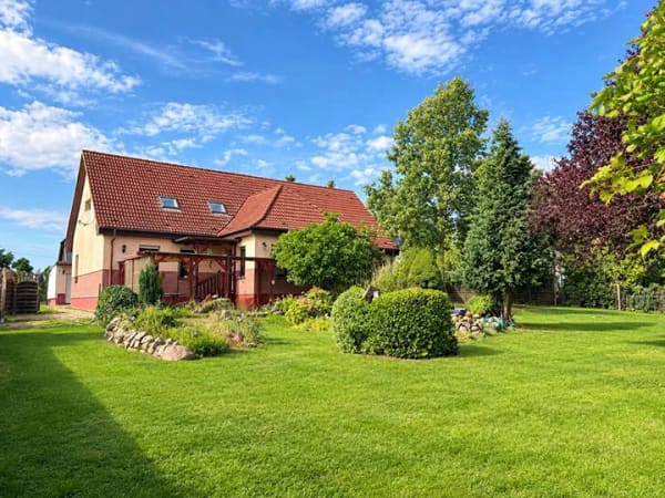 Immobilie in Prenzlau - Zweifamilienhaus mit Seeblick nur 5 Minuten von Prenzlau entfernt! - Bild 0