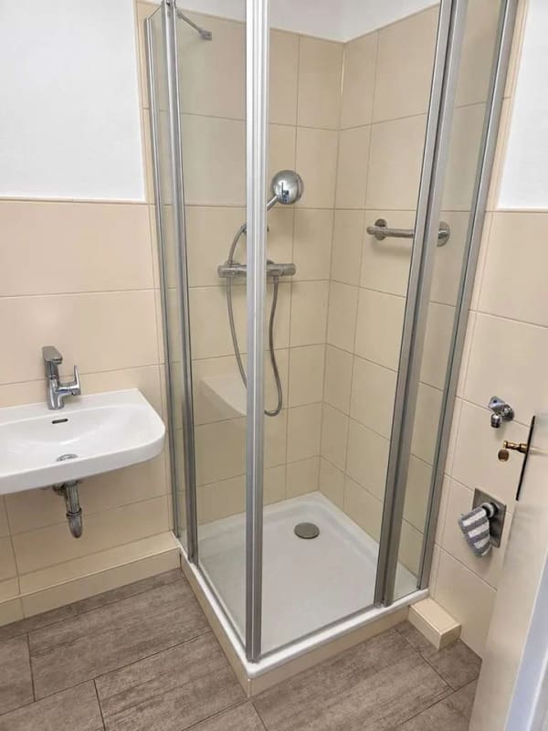 Immobilie in Bremerhaven - Frisch renoviertes Apartment mit Balkon, zentral & provisionsfrei - Bild 1
