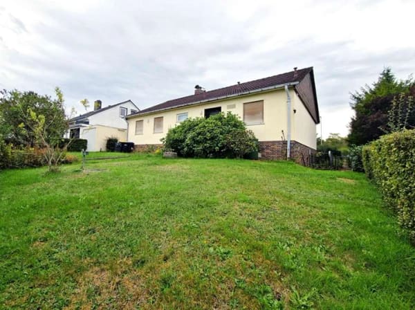 Immobilie in Bad Hersfeld - Ein Haus mit viel Platz und Potenzial in einer der beliebtesten Wohnlagen von Bad Hersfeld ! - Bild 1