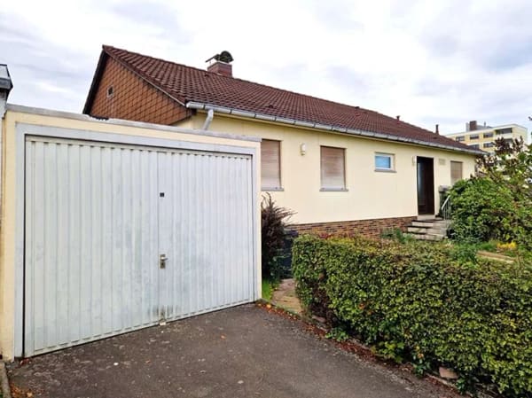 Immobilie in Bad Hersfeld - Ein Haus mit viel Platz und Potenzial in einer der beliebtesten Wohnlagen von Bad Hersfeld ! - Bild 2