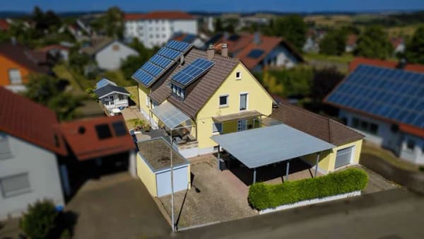 Immobilie in Gerstetten - Freistehendes Wohnhaus mit viel Platz, großem Garten und vielfältigen Nutzungsmöglichkeiten - Bild 0