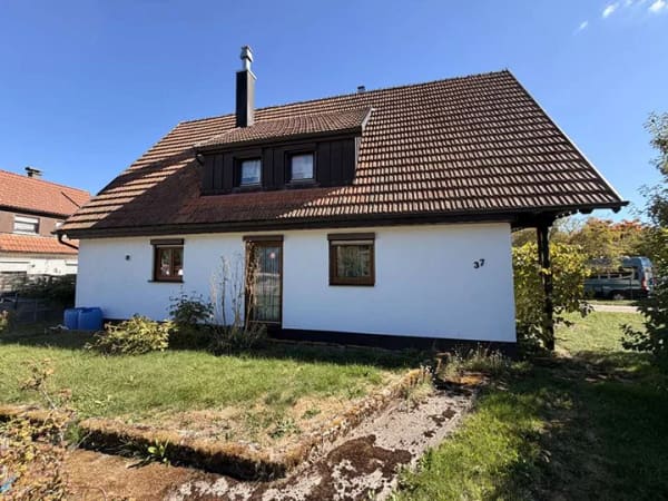 Immobilie in Loßburg - Sonniges Haus mit Garagen und Garten - Bild 2