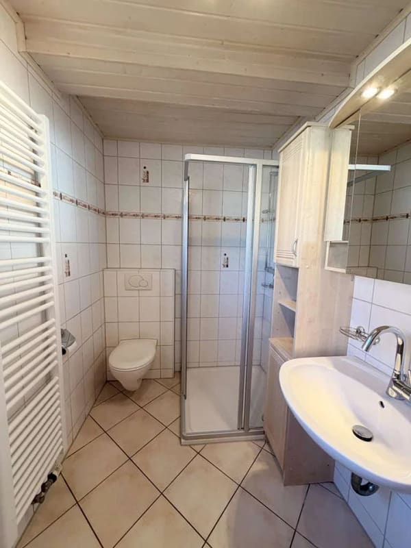 Immobilie in Loßburg - Sonniges Haus mit Garagen und Garten - Bild 4