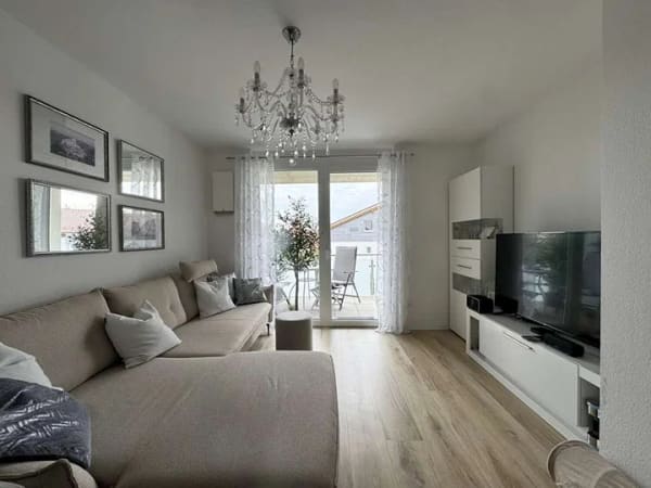 Immobilie in Weidenbach - Moderne 3-Zimmer-Wohnung mit Balkon, Aufzug und Carport - Bild 1